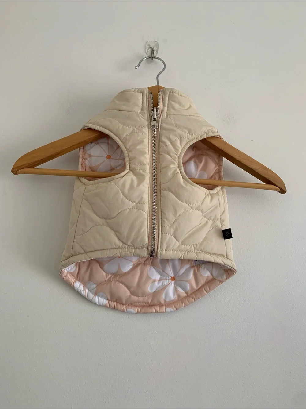Lucy & Co reversible print puffer for dogs M